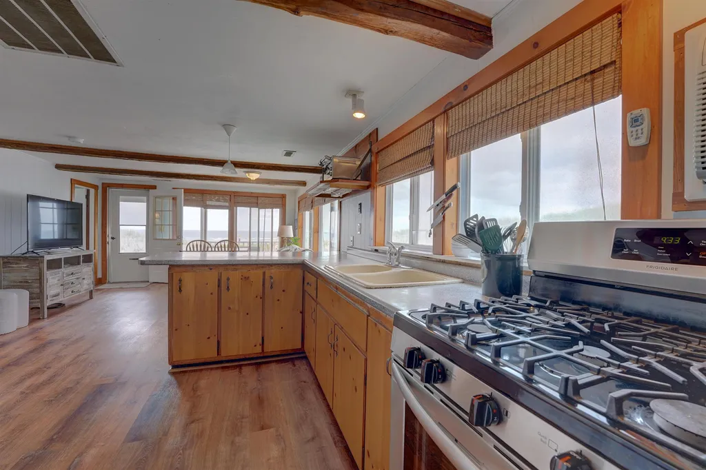 28 Concord Avenue Hampton NH 03842