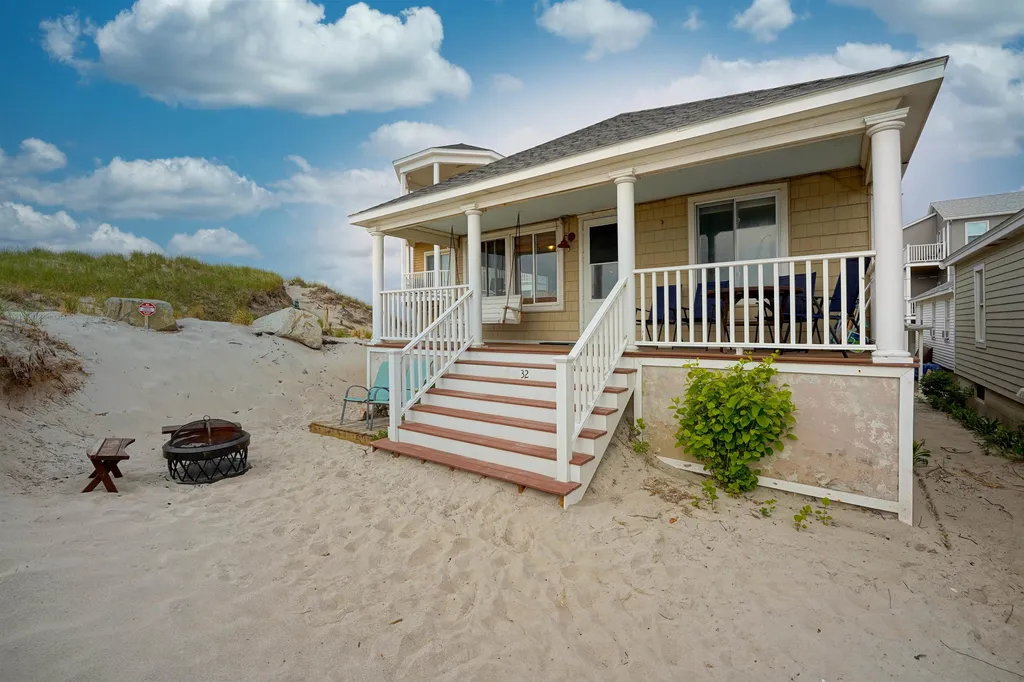 28 Concord Avenue Hampton NH 03842