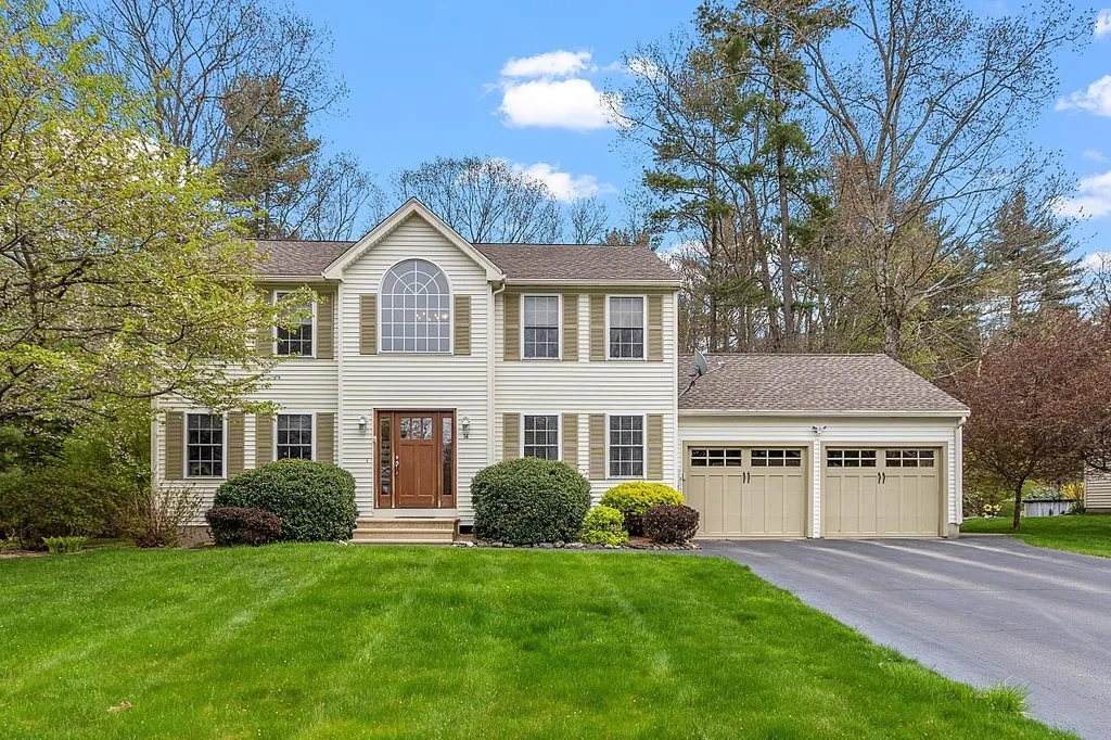 14 Sutherland Drive Hudson NH 03051