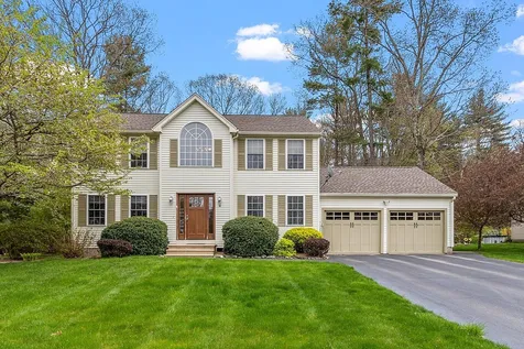 14 Sutherland Drive Hudson NH 03051