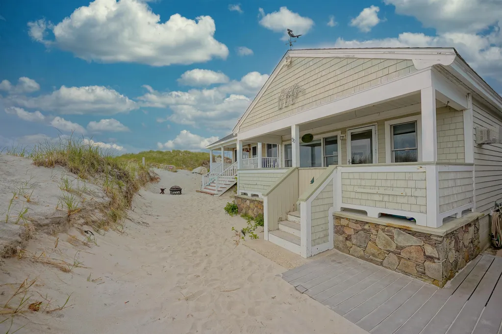 28 Concord Avenue Hampton NH 03842