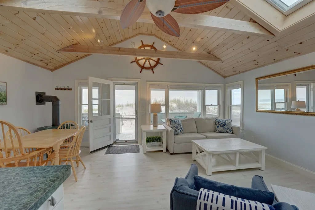 28 Concord Avenue Hampton NH 03842