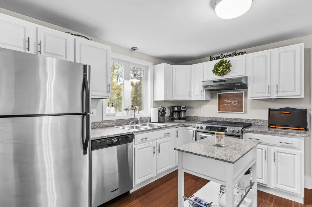 14 Hill Street Hillsborough NH 03244