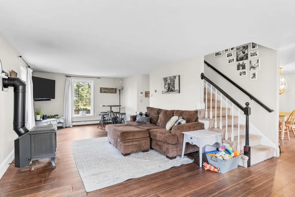 14 Hill Street Hillsborough NH 03244