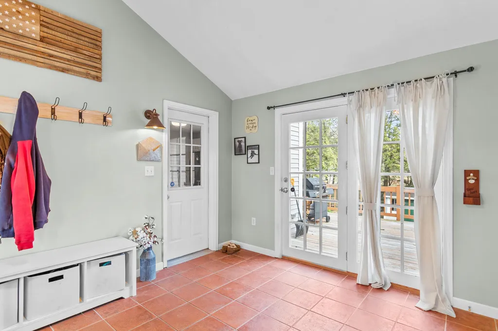 14 Hill Street Hillsborough NH 03244