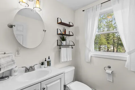 14 Hill Street Hillsborough NH 03244
