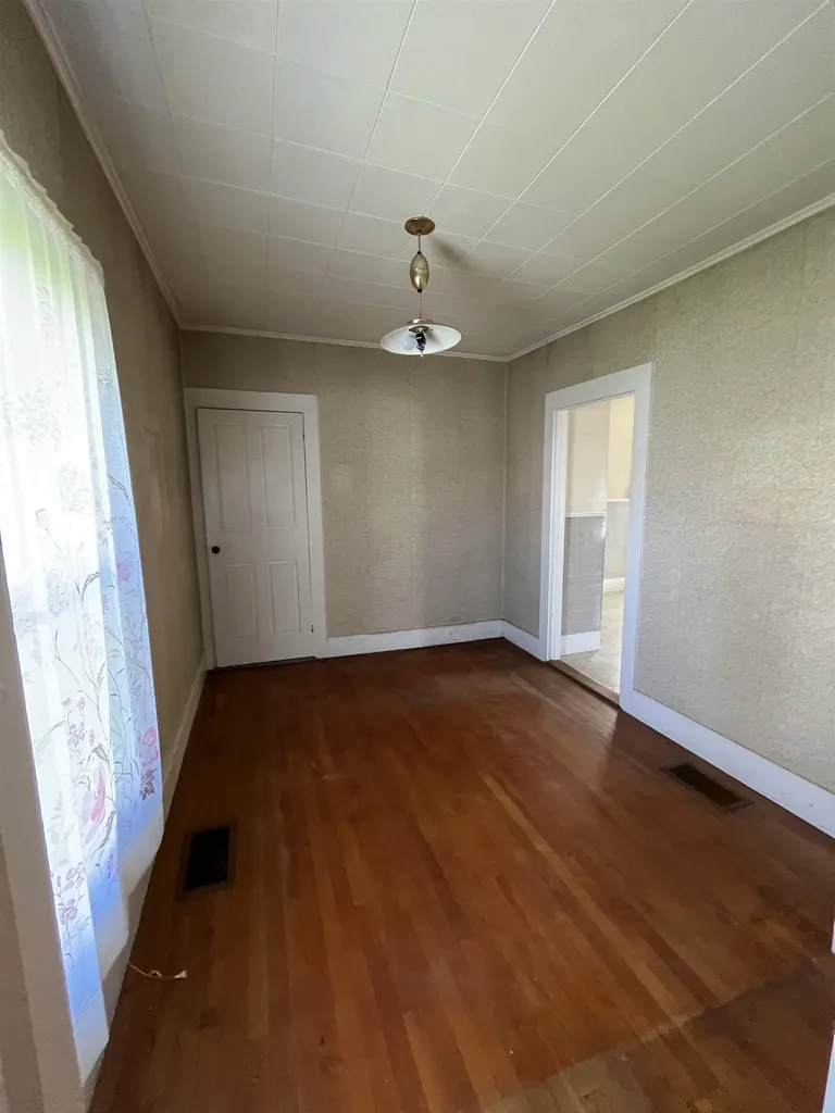 32 Myrtle Street Hillsborough NH 03244