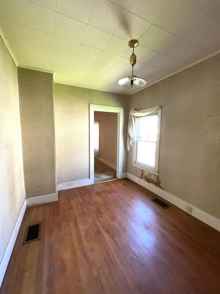 32 Myrtle Street Hillsborough NH 03244