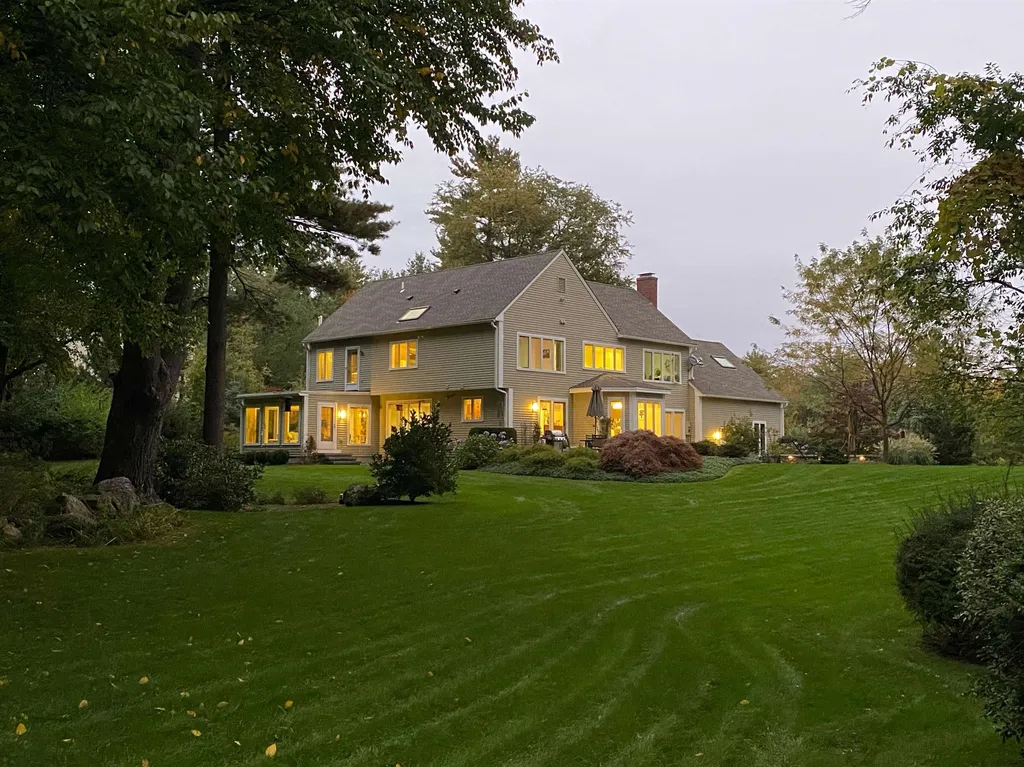 22 Pasture Lane Bedford NH 03110