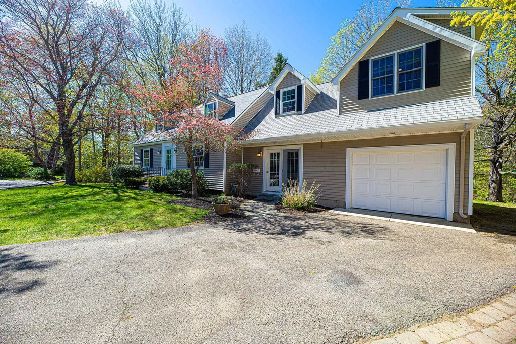 11 Robin Lane Exeter NH 03833