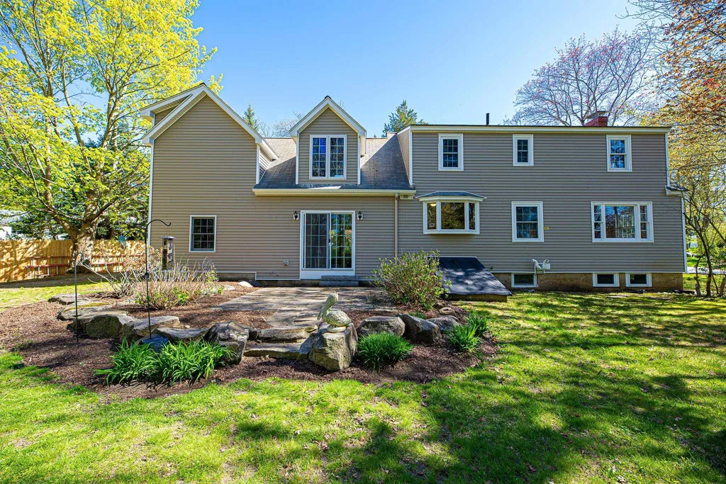 11 Robin Lane Exeter NH 03833