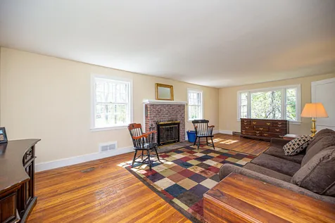 11 Robin Lane Exeter NH 03833