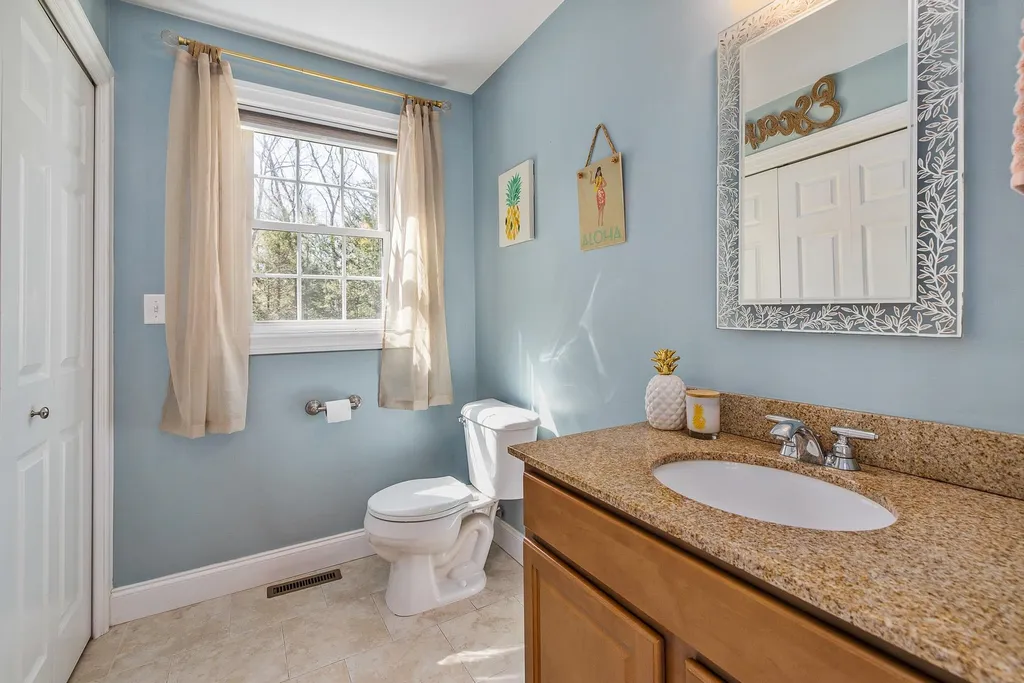11 Rinny Lane Exeter NH 03833