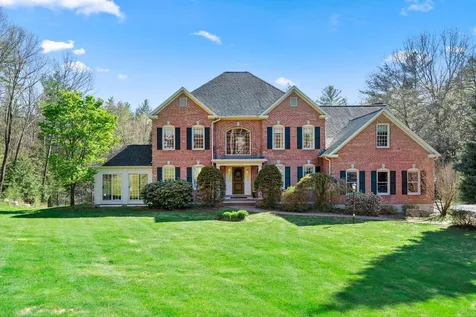 15 Strafford Lane Bedford NH 03110