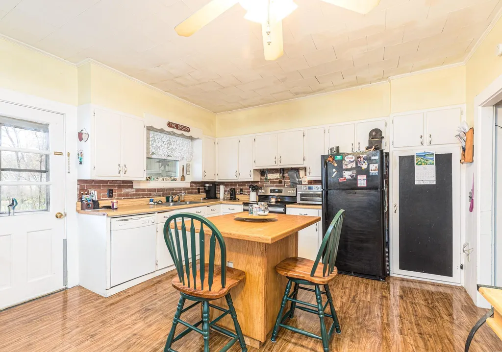 121-123 Norton Street South Berwick ME 03908-1119