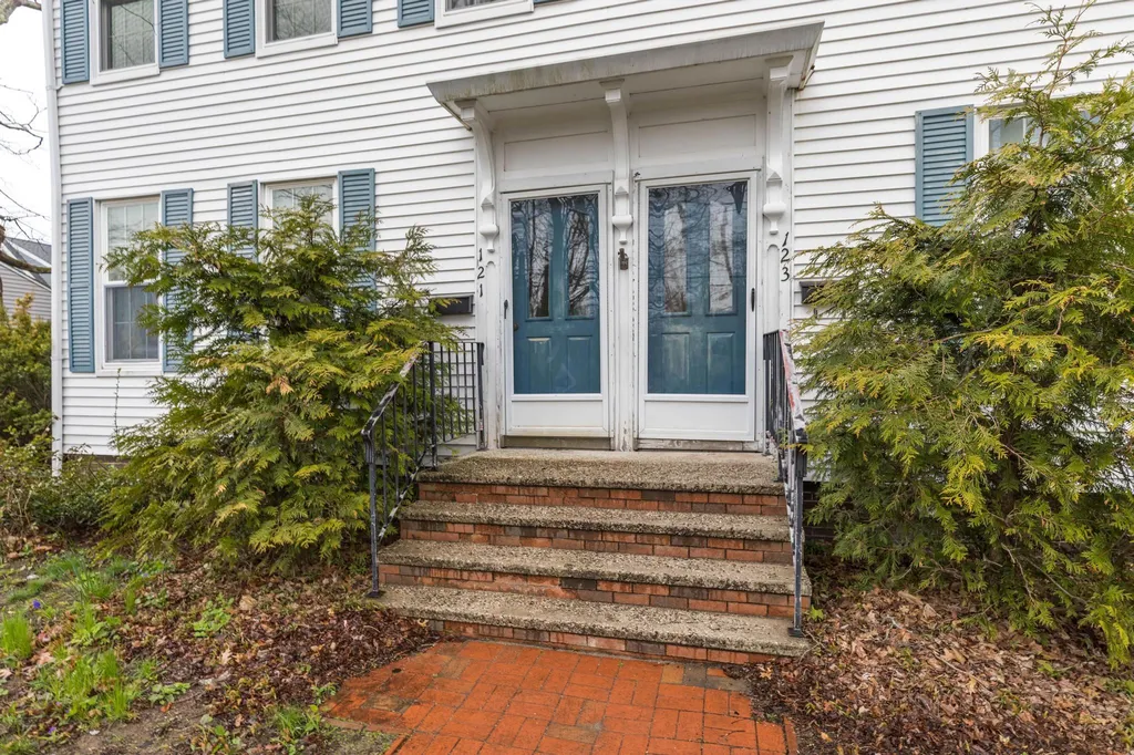 121-123 Norton Street South Berwick ME 03908-1119