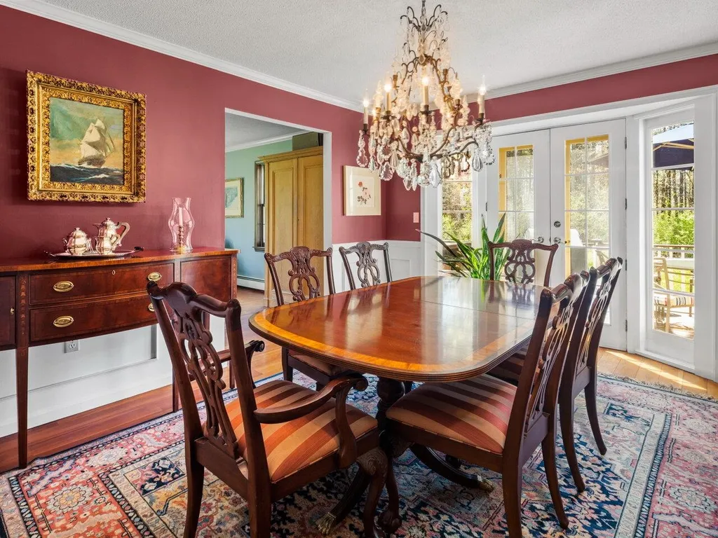498 Governors Lane Shelburne VT 05482
