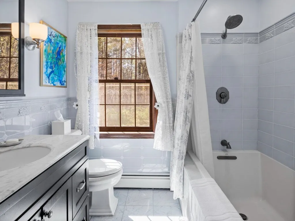 498 Governors Lane Shelburne VT 05482