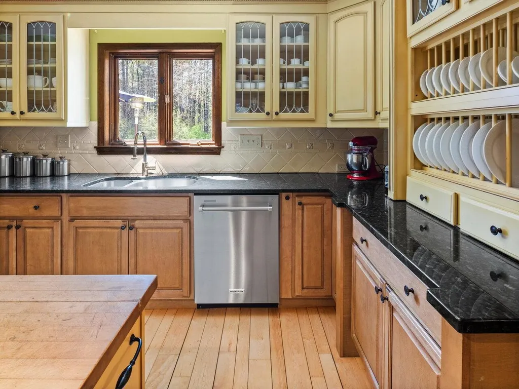 498 Governors Lane Shelburne VT 05482