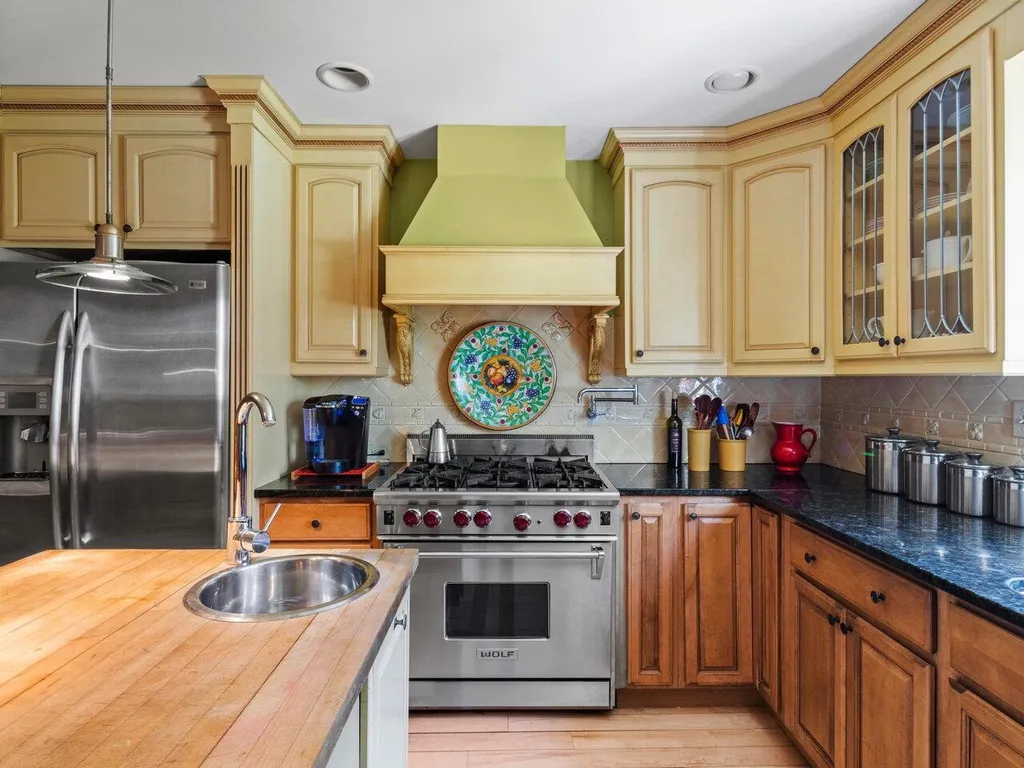 498 Governors Lane Shelburne VT 05482