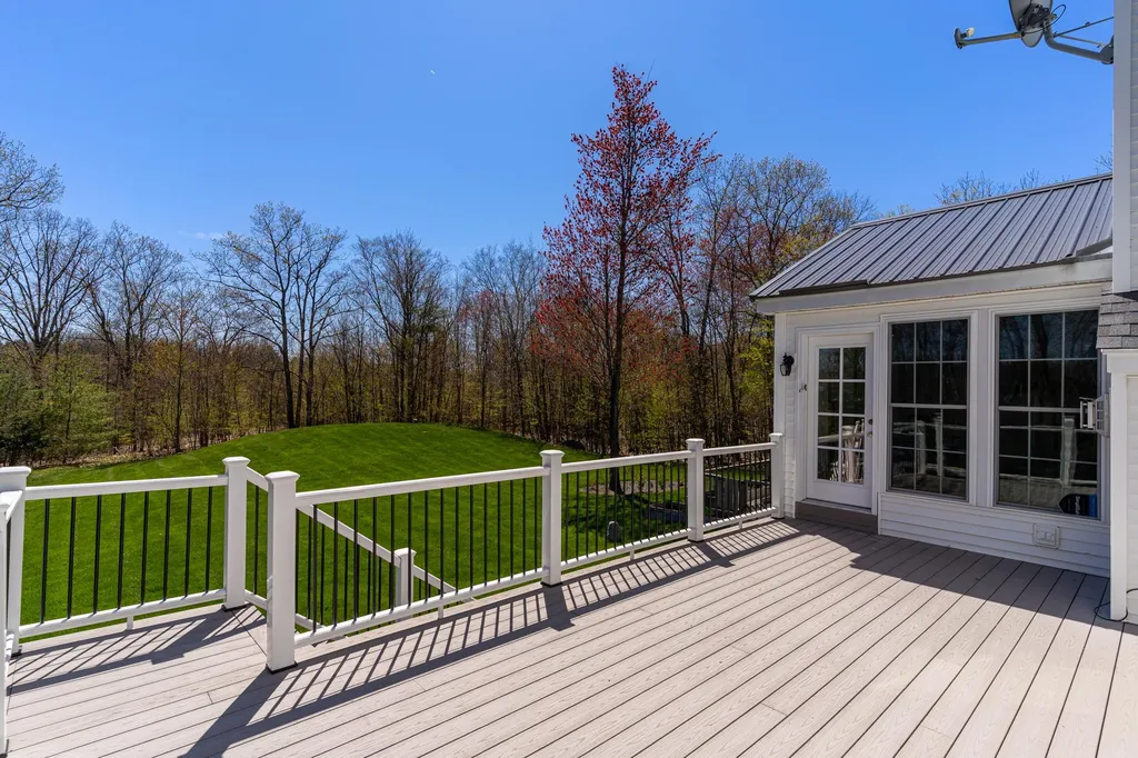 12 Homestead Lane Brentwood NH 03833