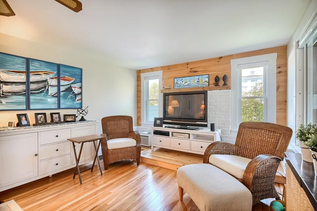 42 Pleasant Street Wolfeboro NH 03894