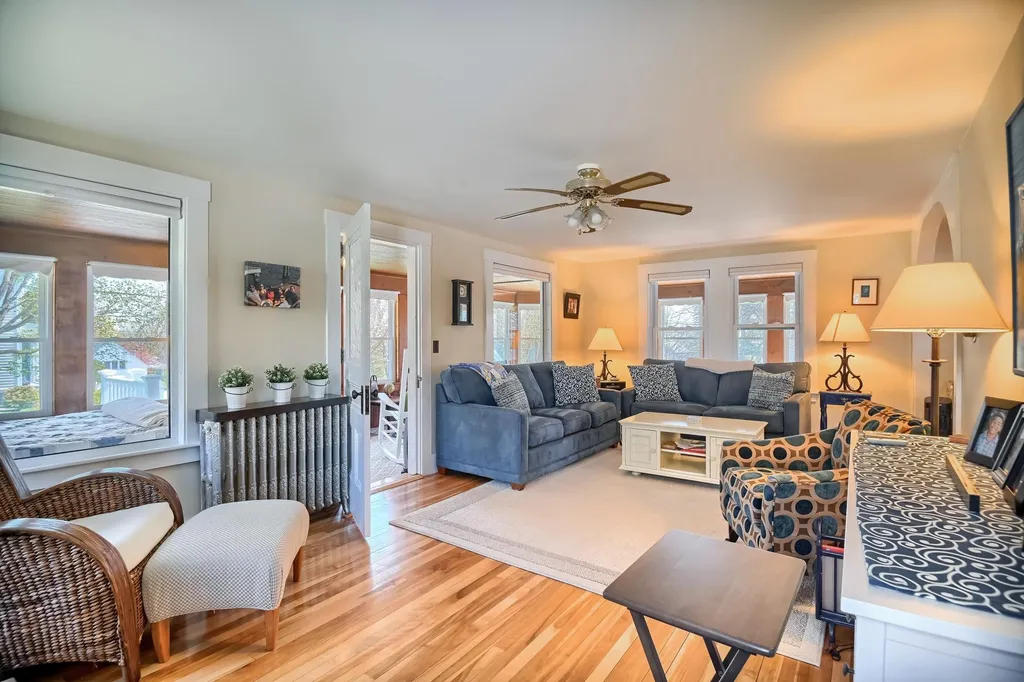 42 Pleasant Street Wolfeboro NH 03894