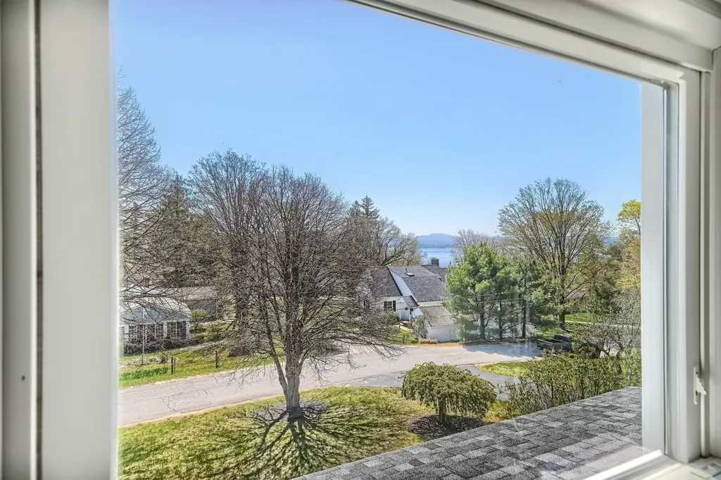 42 Pleasant Street Wolfeboro NH 03894