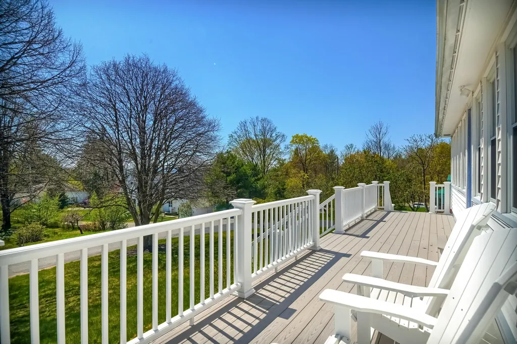 42 Pleasant Street Wolfeboro NH 03894