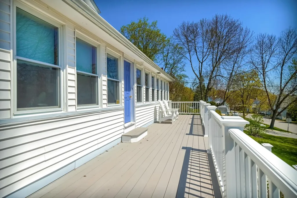 42 Pleasant Street Wolfeboro NH 03894