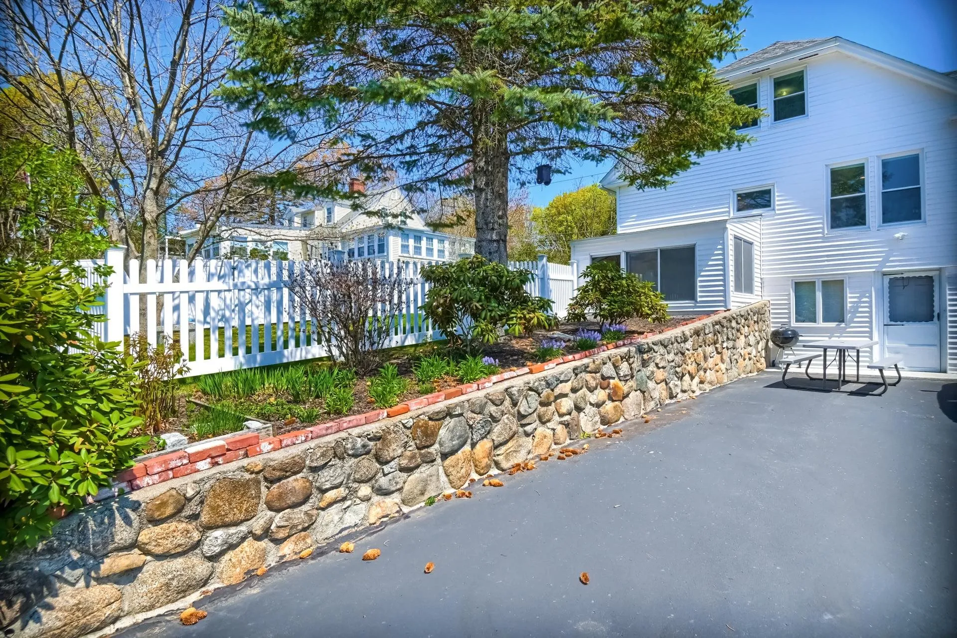 42 Pleasant Street Wolfeboro NH 03894