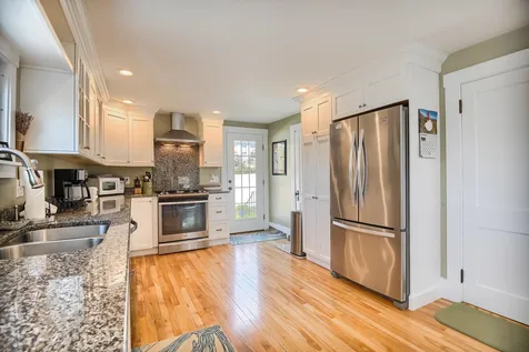 42 Pleasant Street Wolfeboro NH 03894
