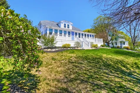 42 Pleasant Street Wolfeboro NH 03894