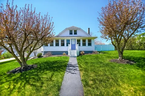 42 Pleasant Street Wolfeboro NH 03894