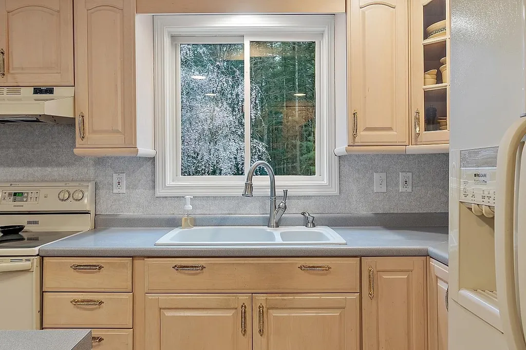 2 Sparrow Court Litchfield NH 03052