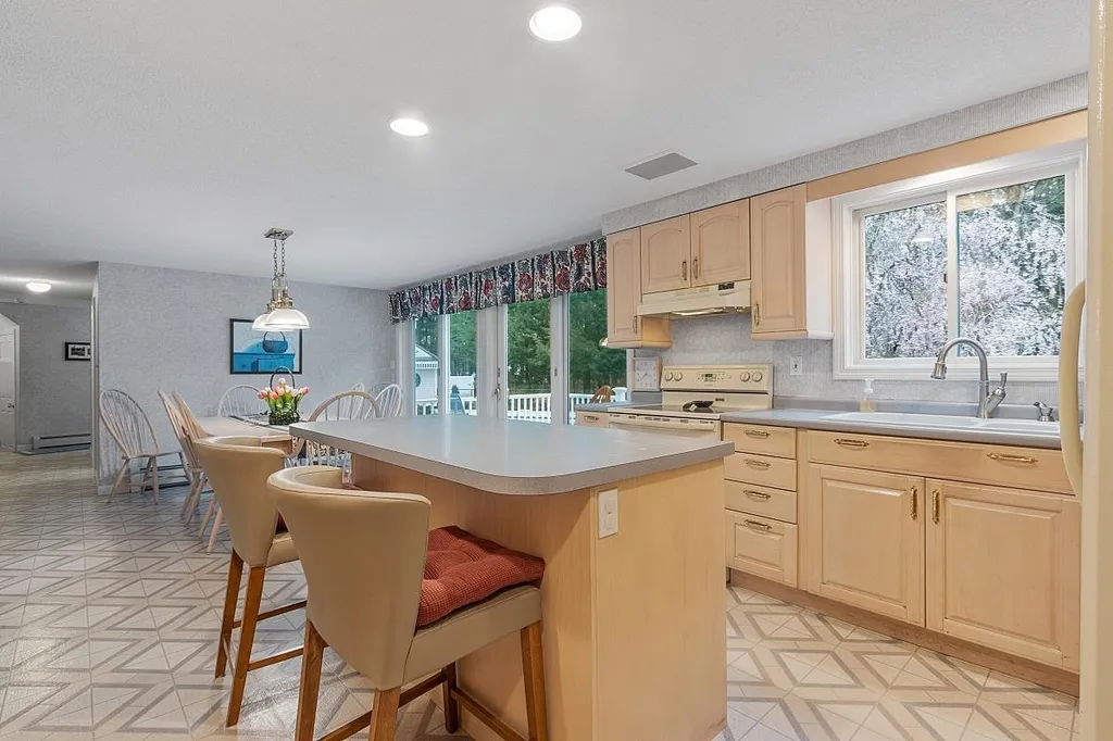 2 Sparrow Court Litchfield NH 03052