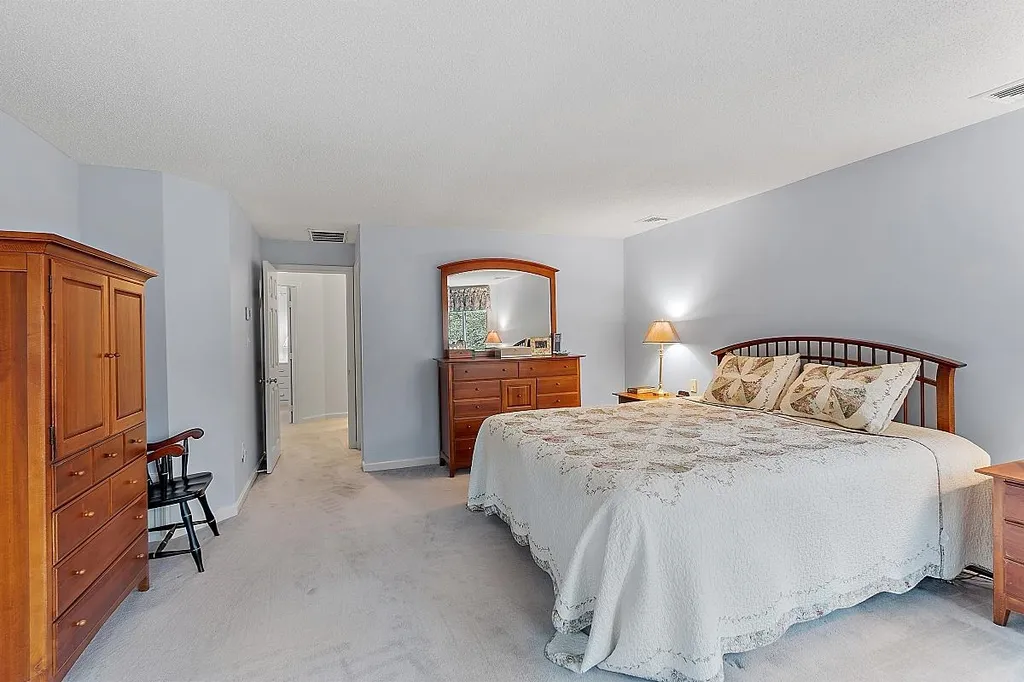 2 Sparrow Court Litchfield NH 03052