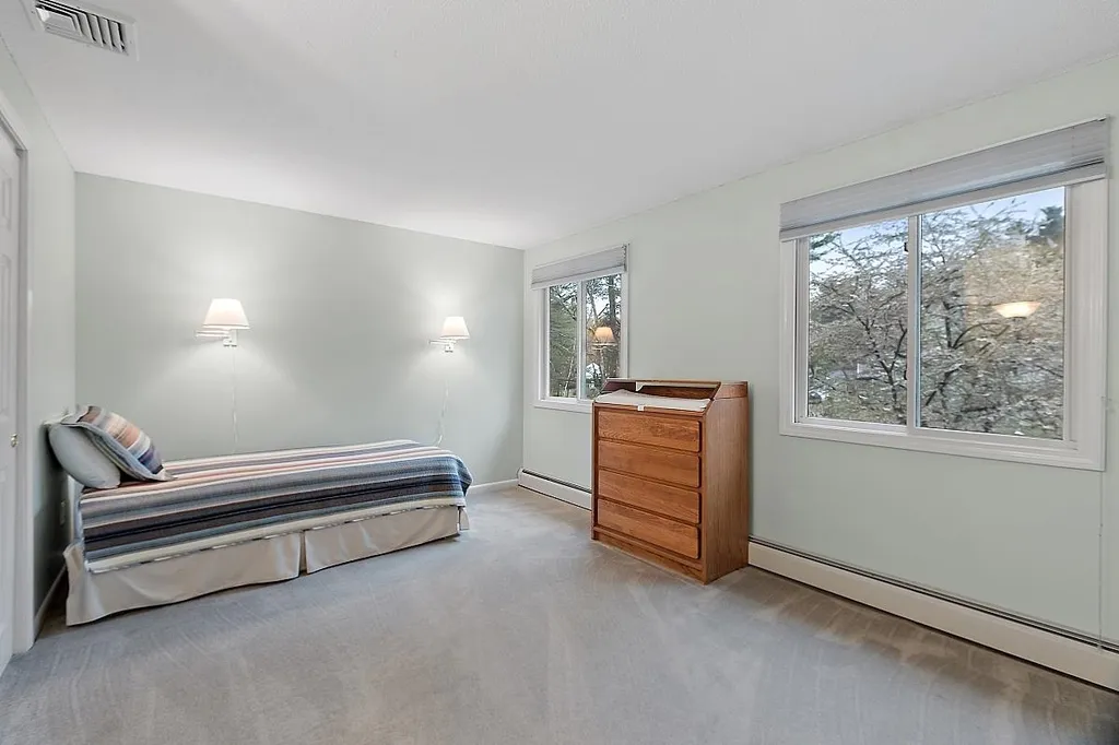 2 Sparrow Court Litchfield NH 03052