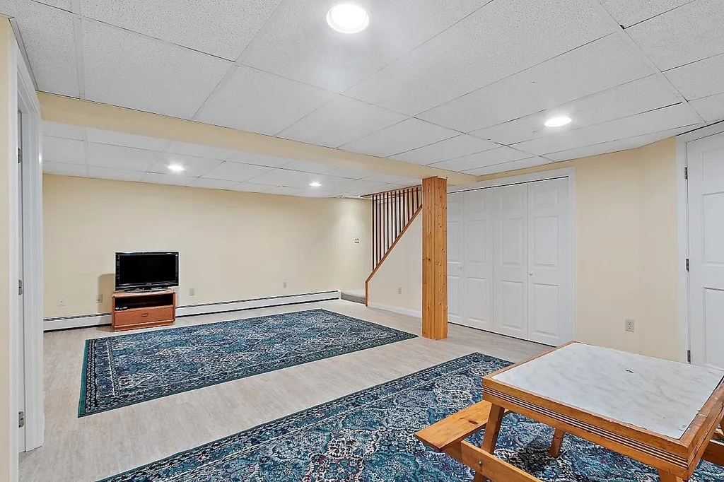 2 Sparrow Court Litchfield NH 03052