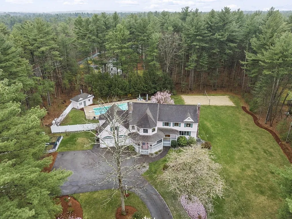 2 Sparrow Court Litchfield NH 03052