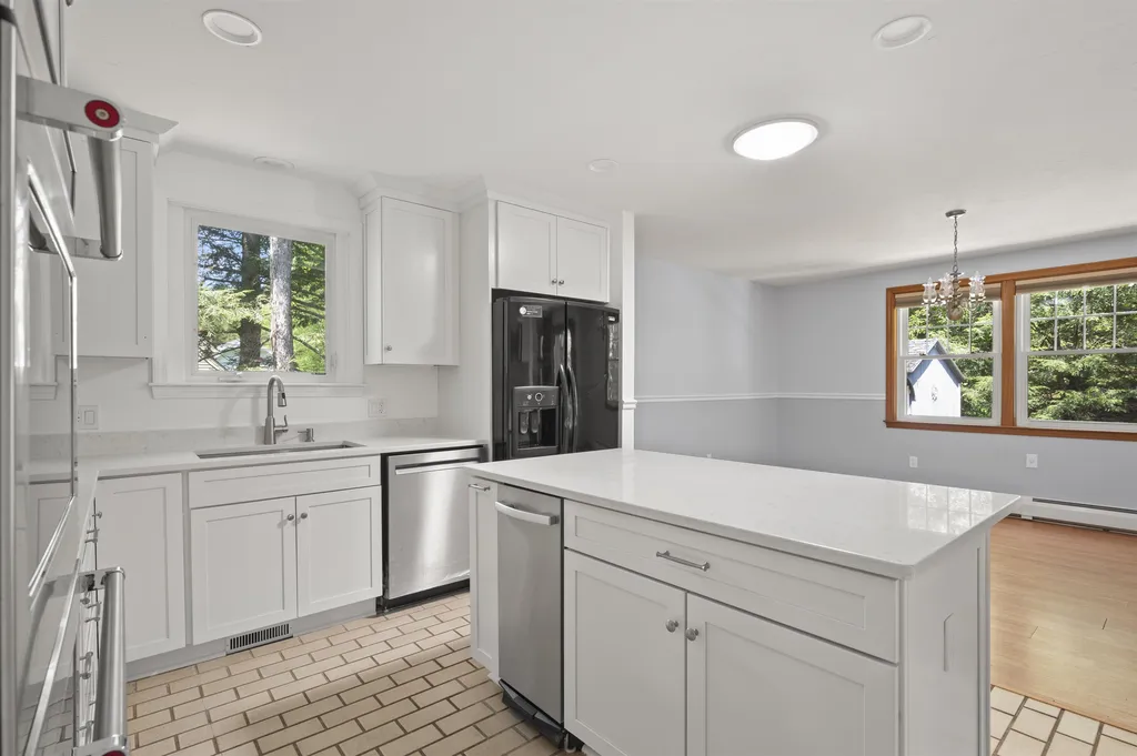 11 Penny Lane Laconia NH 03246
