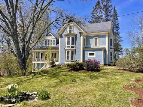 17 Prospect Street Lancaster NH 03584