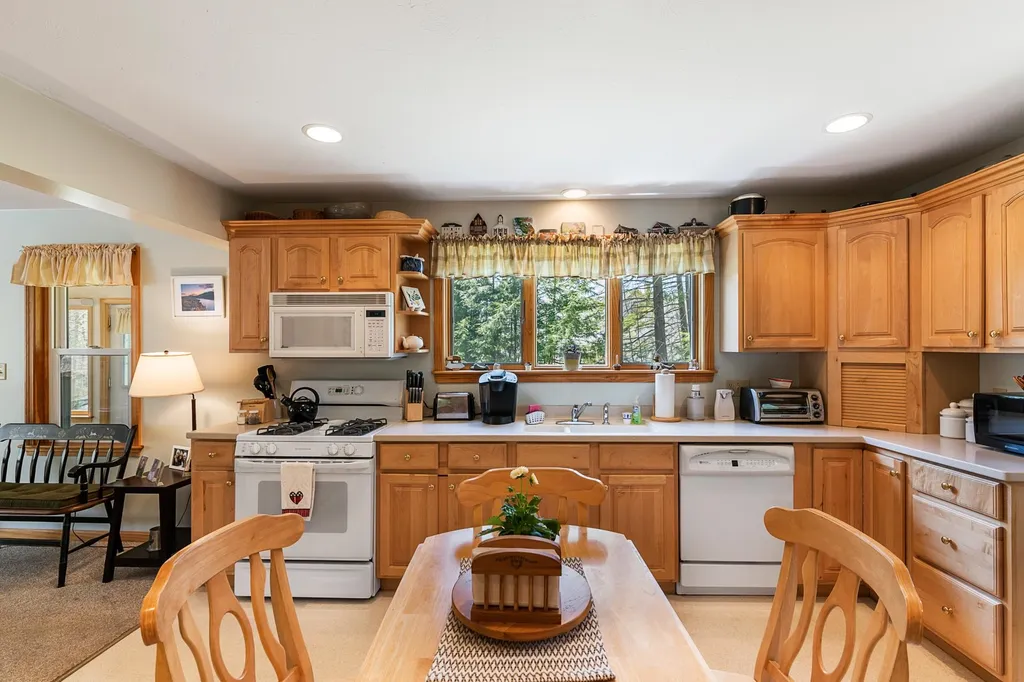 16 Pine Street Newbury NH 03255