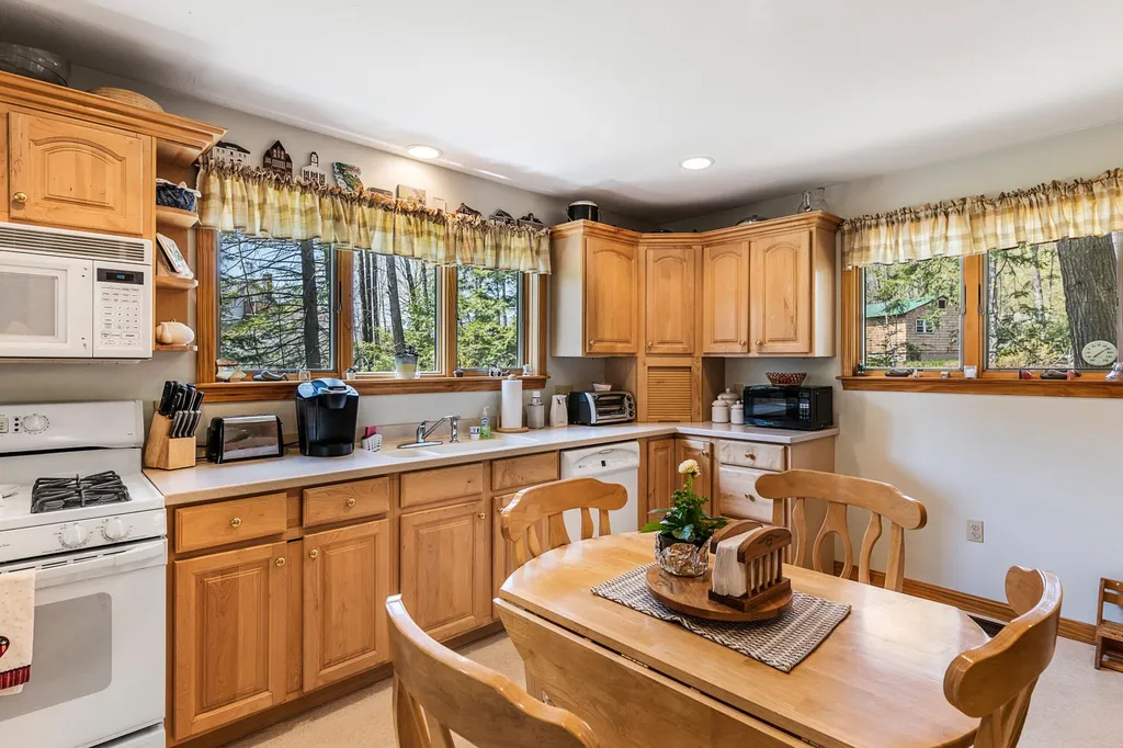 16 Pine Street Newbury NH 03255