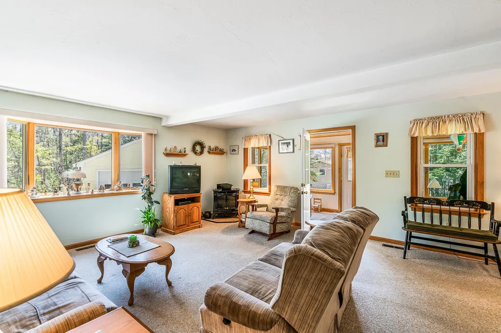16 Pine Street Newbury NH 03255