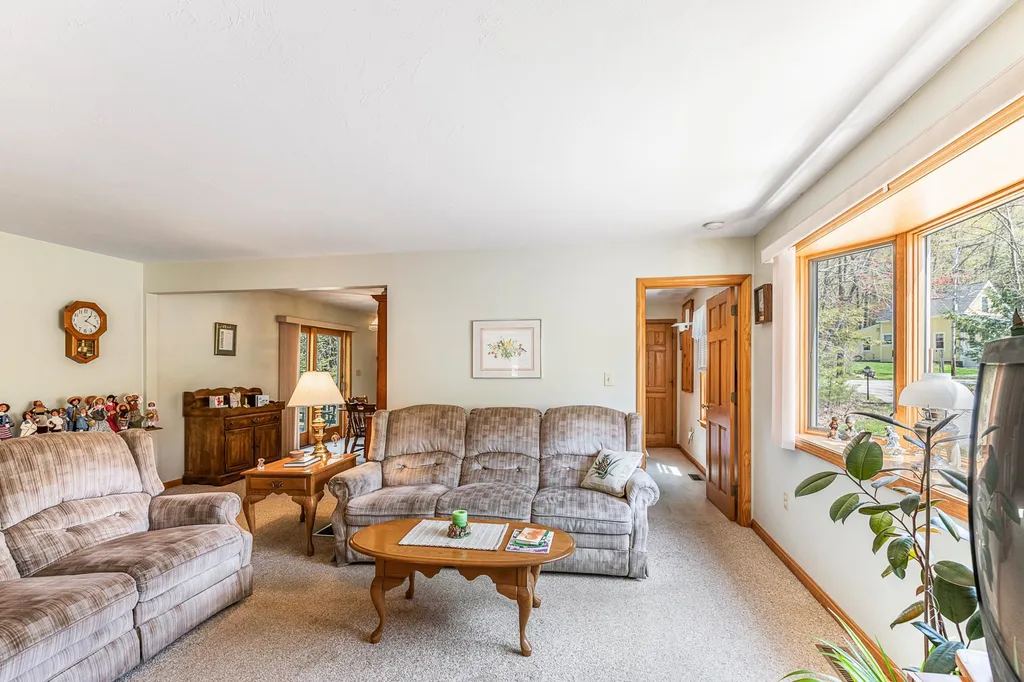 16 Pine Street Newbury NH 03255