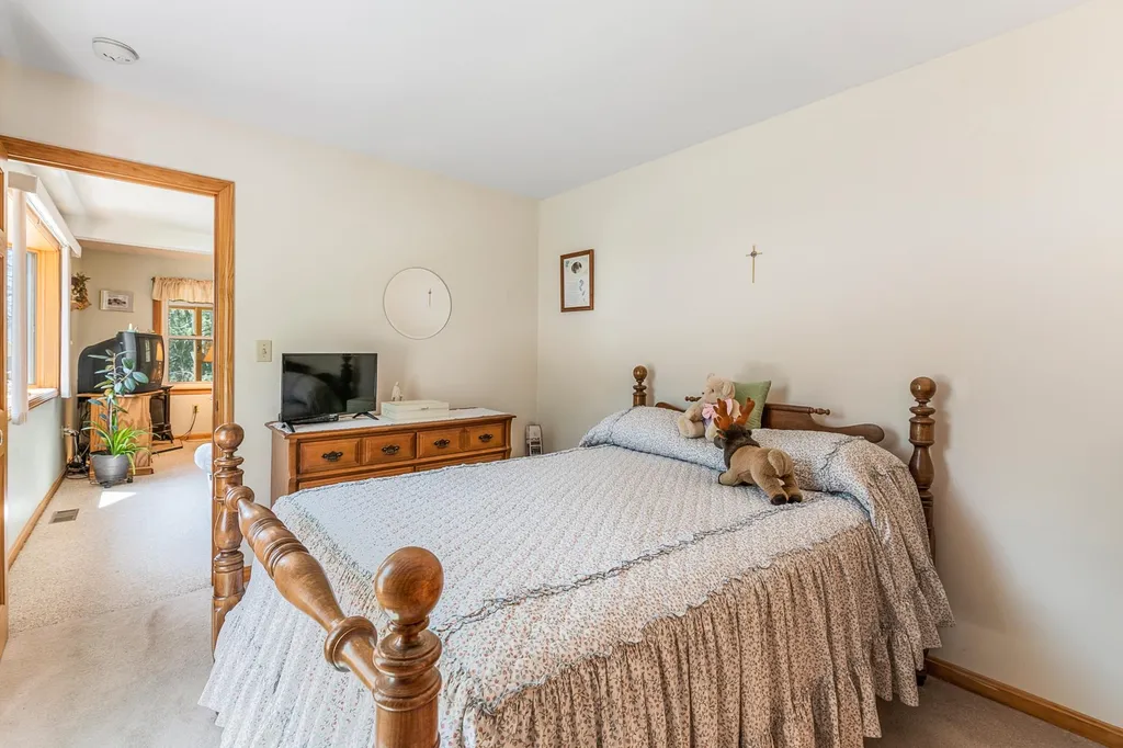 16 Pine Street Newbury NH 03255