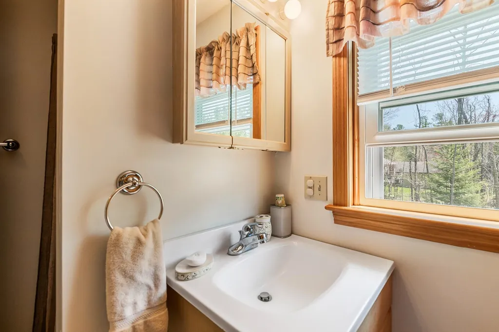 16 Pine Street Newbury NH 03255