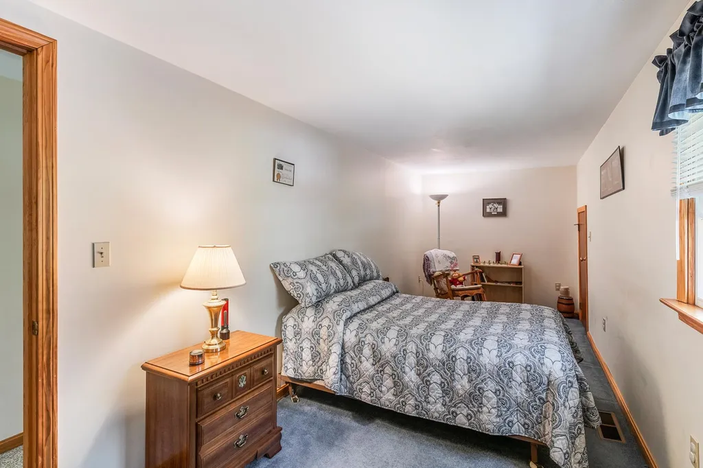 16 Pine Street Newbury NH 03255