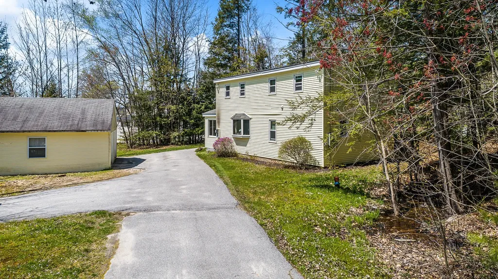 16 Pine Street Newbury NH 03255